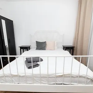  Apartament Color Eugen Carada St
